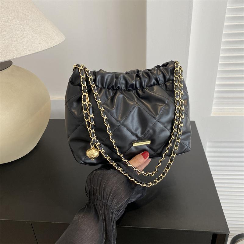 Soft-faced large-capacity fashion pleated shoulder bag women's 2025 summer commuting texture underarm bag solid color simple women