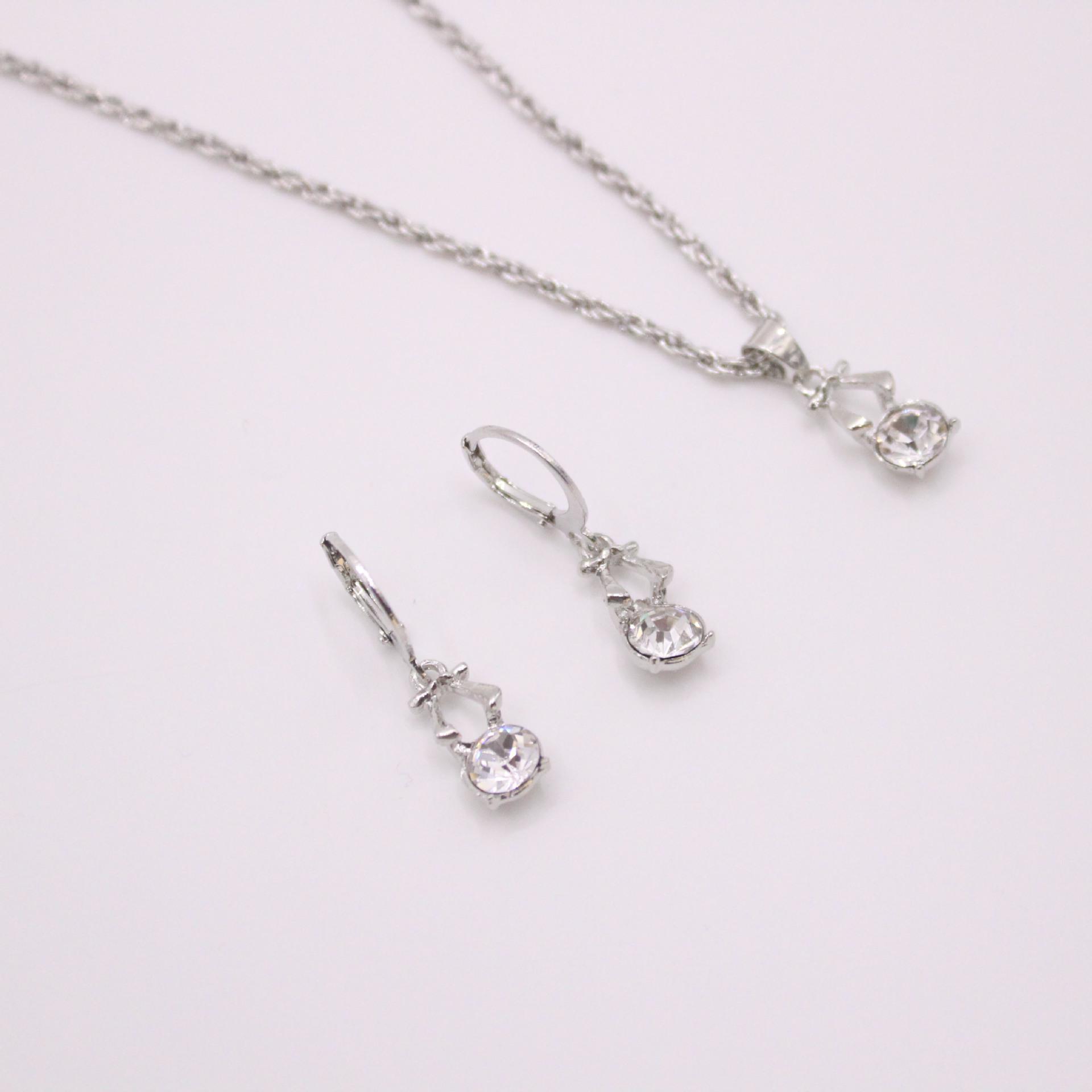 European & American Style Gold-Plated Bridal Crystal Earrings & Bow Pendant Set