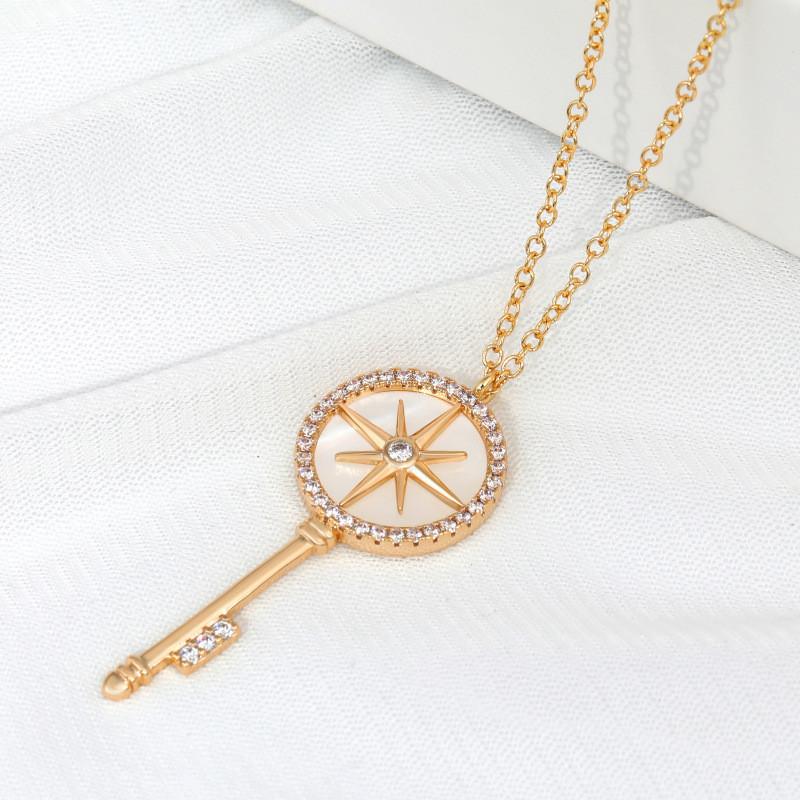 Gorgeous Length Long Key Necklace With Stunning Alloy Pendant For Everyday Wear