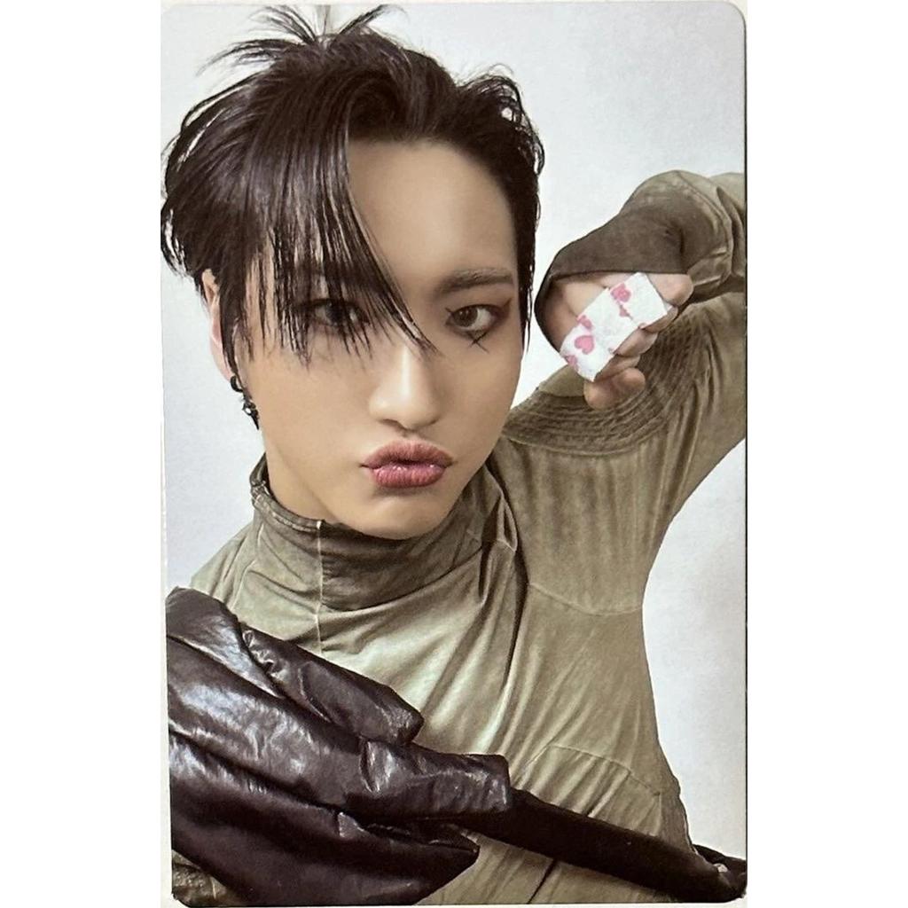 ATEEZ THE WORLD EP.2:OUTLAW A / DENÍK / JEDNOTKA DENÍKU / Z ver. OFICIÁLNÍ FOTOKARTA