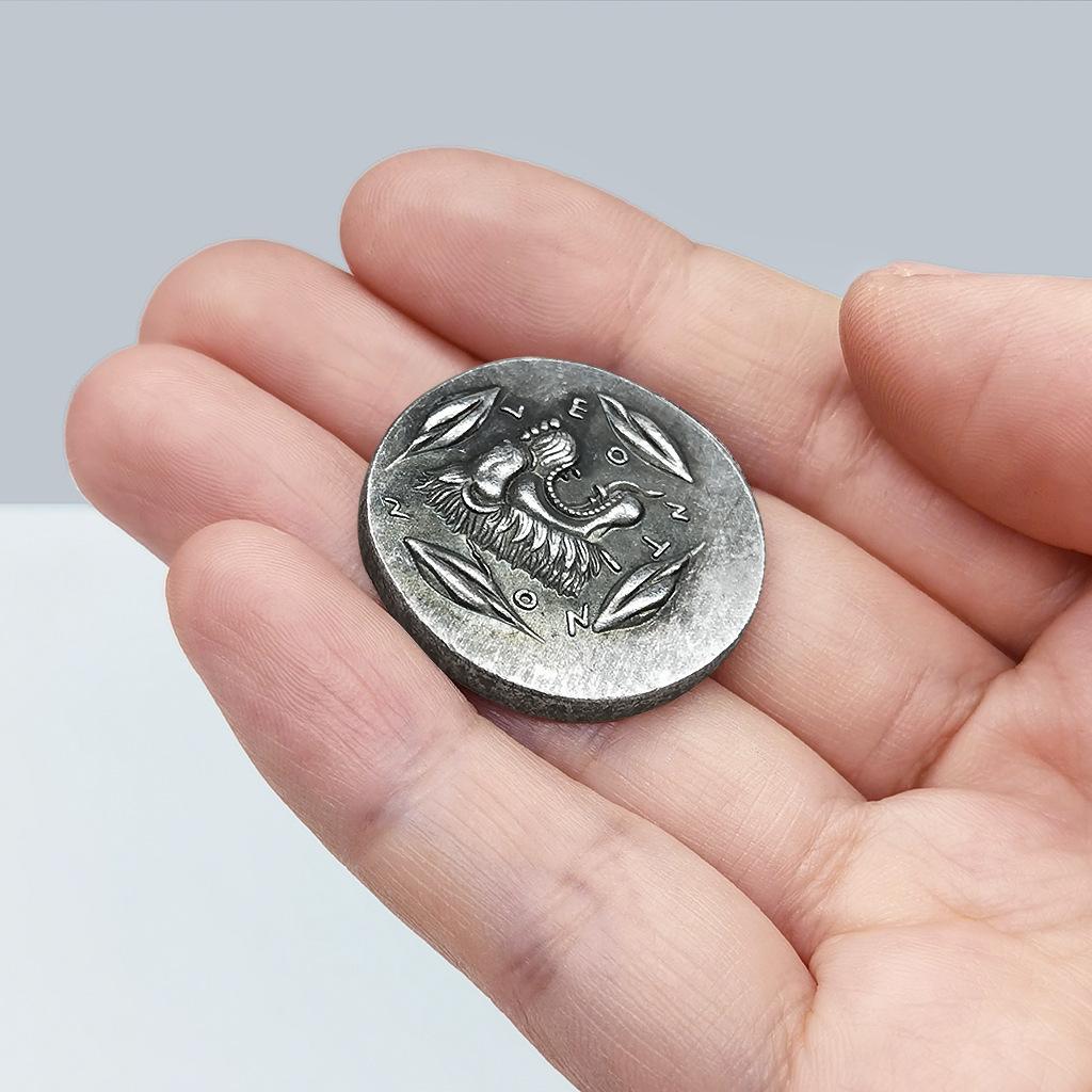 Griechische Göttin, Löwenmünze, Retro-Stil, Römische Silbermünze, Mythische Mikroschnitzkunst, Metallmünze, Geschenk, Weihnachtsgeschenk, Strumpffüller