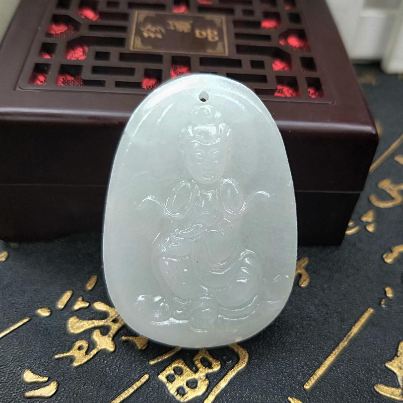 Afghan White Jade Three-Dimensional Guanyin Pendant – Ideal Gift for Travelers and Street Vendors