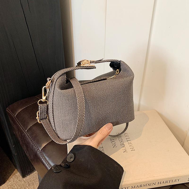Chic 2024 Summer Fashion Pu Shoulder And Crossbody Bag With Elegant Stitching
