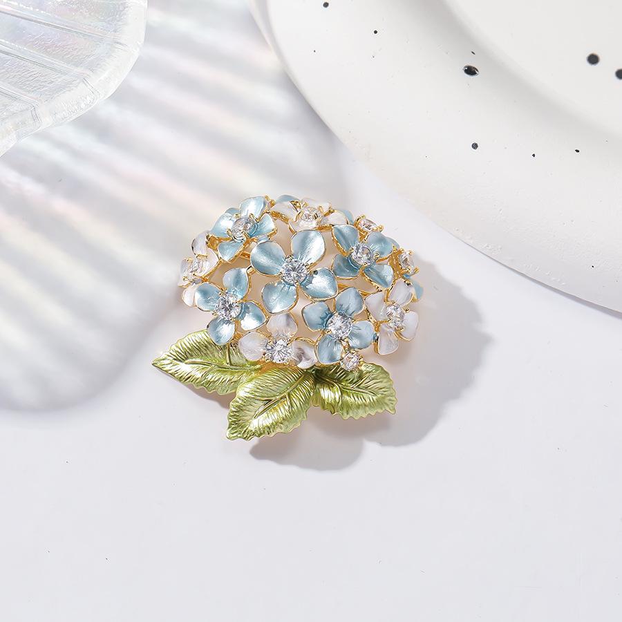 

Luxury Flower Rhinestone Brooch with Enamel Hydrangea Design синий