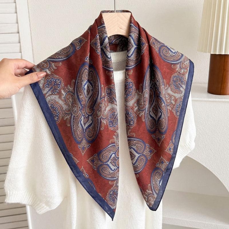 Light luxury retro 71 new double-sided heterochromatic small square scarf women's spring and autumn fashion versatile scarf neck protection decorative