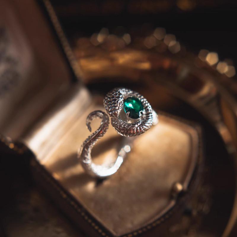 

Retroinspired Green Zircon Snake Ring For Women With Stylish Copper Material And Adjustable Fit Geometric J4739