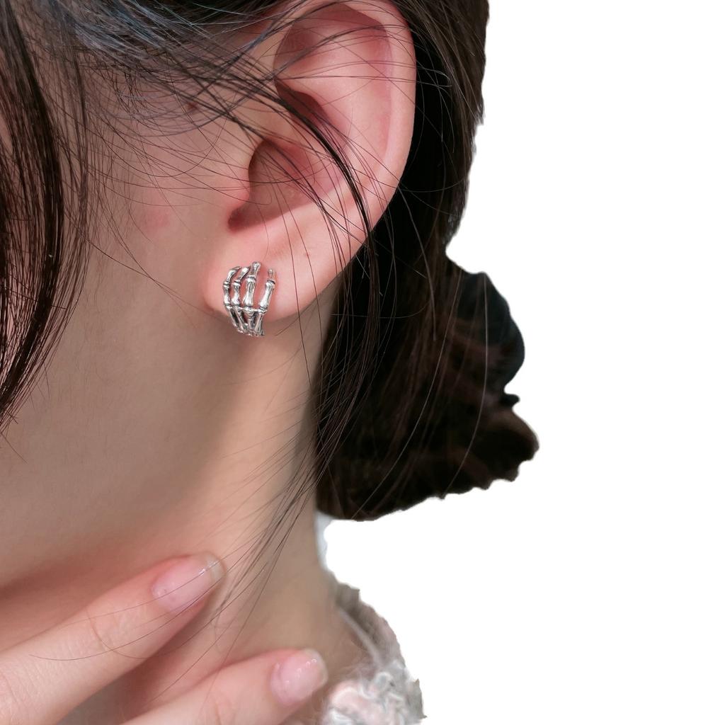 Five Fingers, Claws, Hipster, Cool and Handsome Earrings, Dark Street Niche Retro Men's and Women's Trendy Earrings.