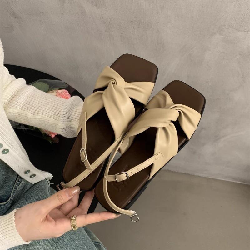 2025 Spring and Autumn New Fashion Versatile Flat Sandals Women Wear Versatile French with Skirt Retro Rome