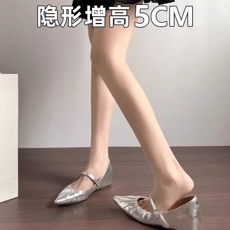 Inner Height-increasing Women's Shoes 2025 Summer New Retro One-word Strap Mary Jane Pleated Pointed Shoes