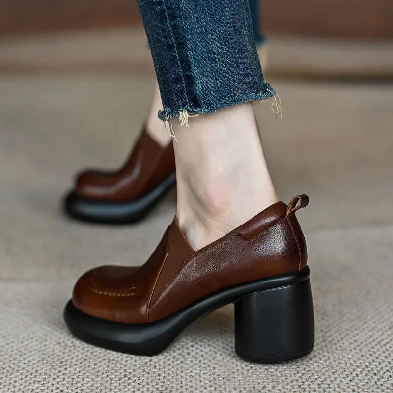 Mote Nye Kvinner Høye Hæler Svart Skinn Slip-on Høst Pumps Designer Mote Fottøy Kvinners Retro Plattform Blokkhæler mary jane