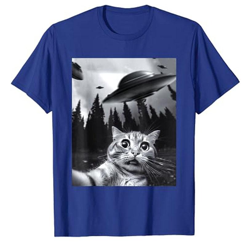 Alien Cat UFO T-Shirt Cat Selfie with UFOs Alien Extraterrestrial UFO Believer Tee Humor Funny Kitty Lover Graphic Outfits Gifts