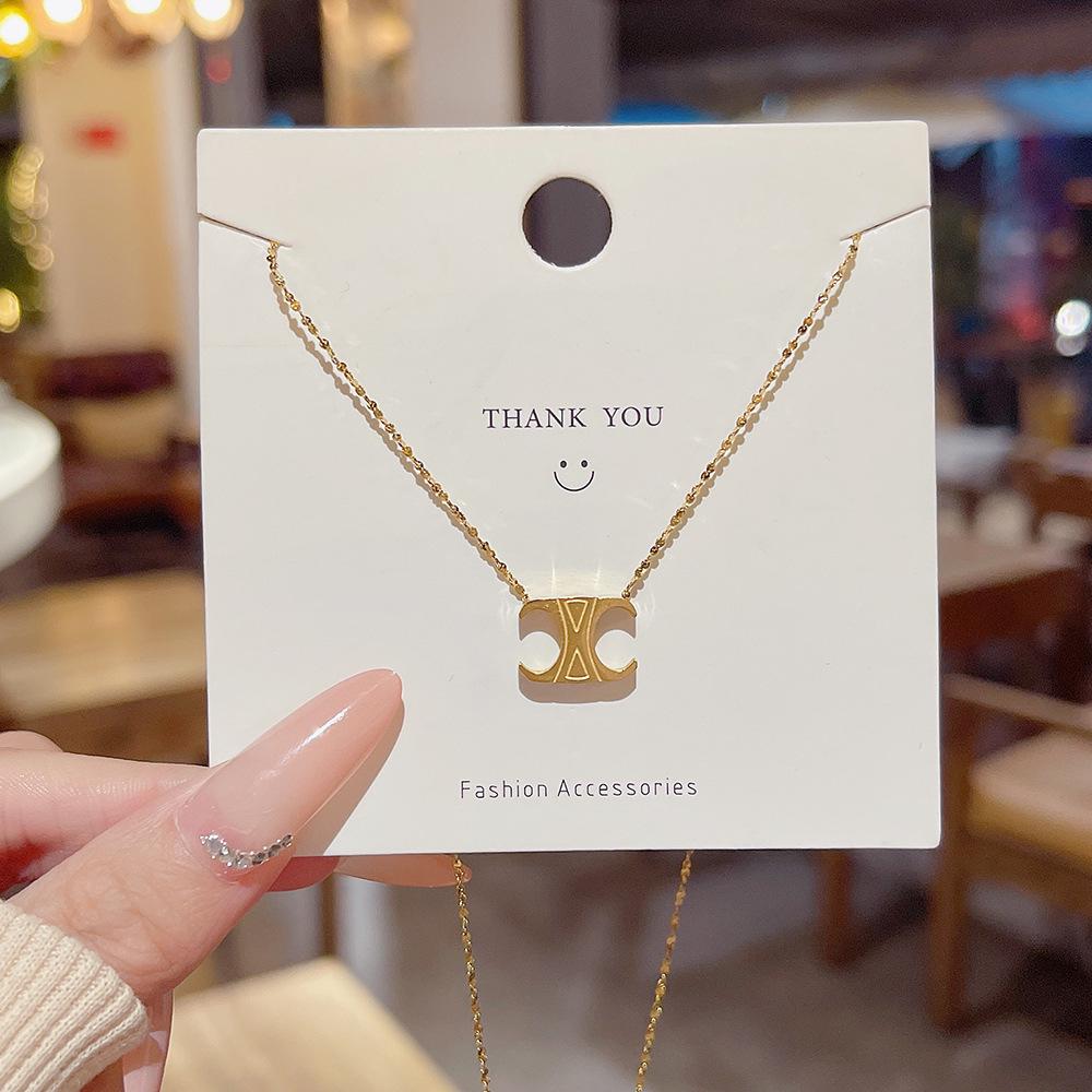 Korean 18K Gold Titanium Steel Women's Clavicle Necklace - Versatile, High-End, Non-Fading Temperament Choker.
