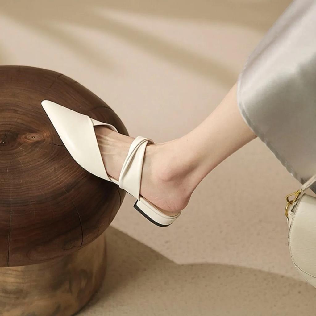 Outside Slides Pointed Toe Shoes Women's Slippers and Ladies Sandals Flat Top Designs Original Elegant Fashionable 2025 Luxury