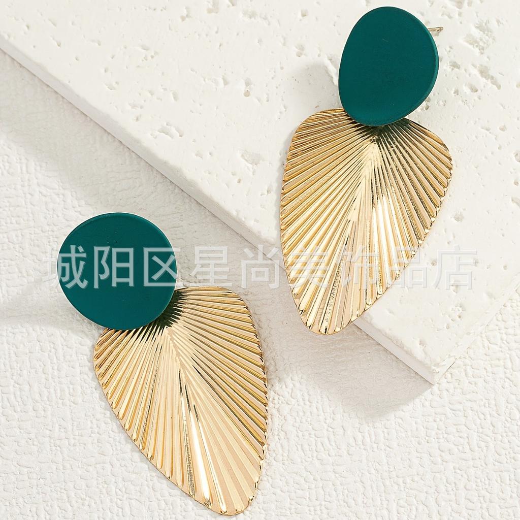 French Light Luxury, Temperament Oval Leaf Stud Earrings Fashion High Sense Sweet Cool Spice Girl Niche Earrings New Trendy
