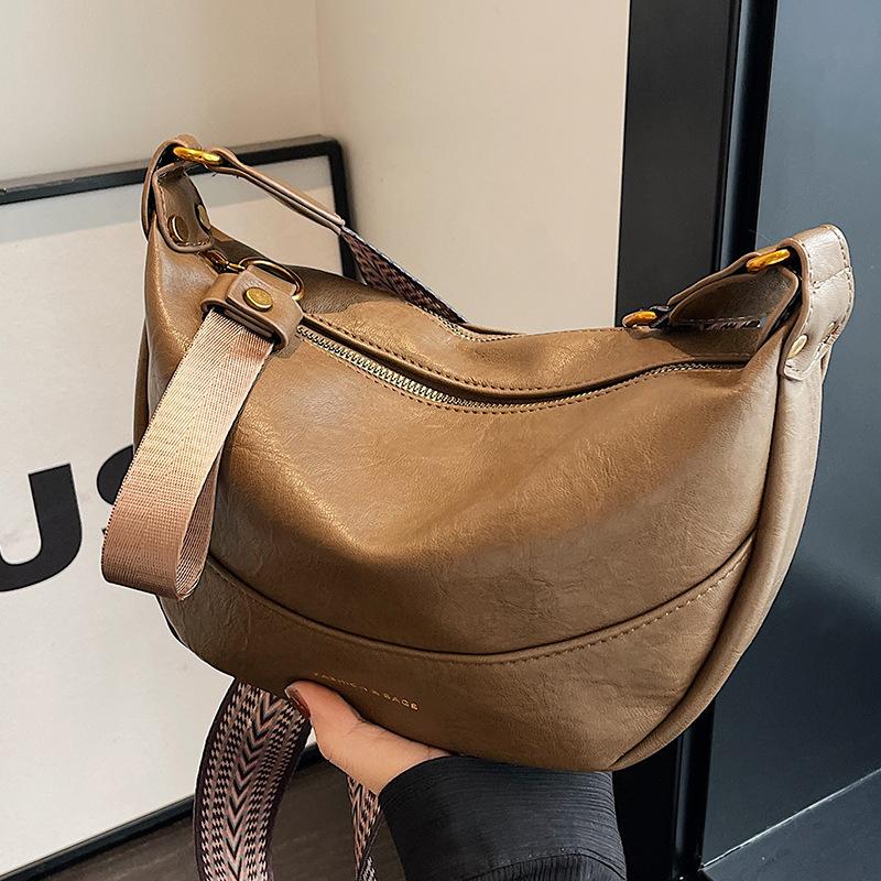 

Niche design bag women s large capacity 2024 new fashion retro autumn and winter shoulder messenger bag women s dumpling bag
