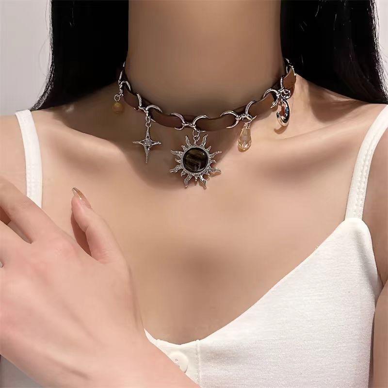 Female Autumn and Winter Niche Retro Necklace