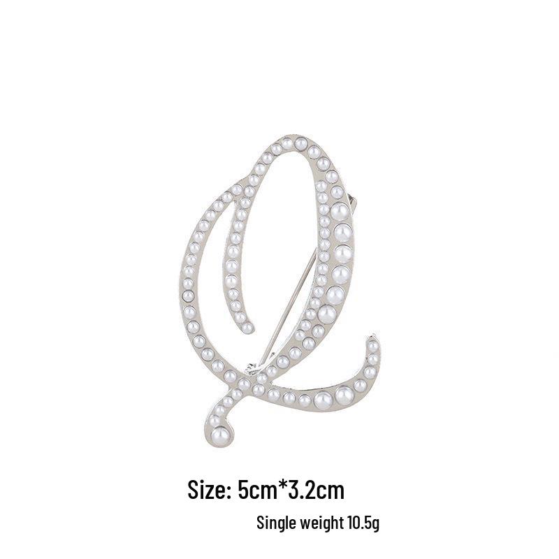 Elegantní brož s perlovým písmenem (26 písmen): Všestranný módní doplněk