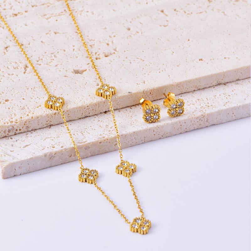 3PCS Diamond Studded Clover Fashionable Versatile Earring Necklace Bracelet Set, the Best Birthday Gift, Valentine's Day Gift