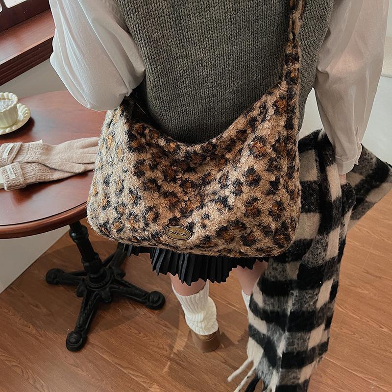 Autumn and Winter Woolen Bag Women's Large-capacity New Casual Simple Shoulder Bag Foreign Versatile Commuter Tote Bag