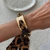 SHIXIN Leopardenmuster Seidenschal Manschettenarmreif Gepunktetes Bandumwickeltes Metall Breites Armband Retro Verstellbar Ethnisch Stil Armband