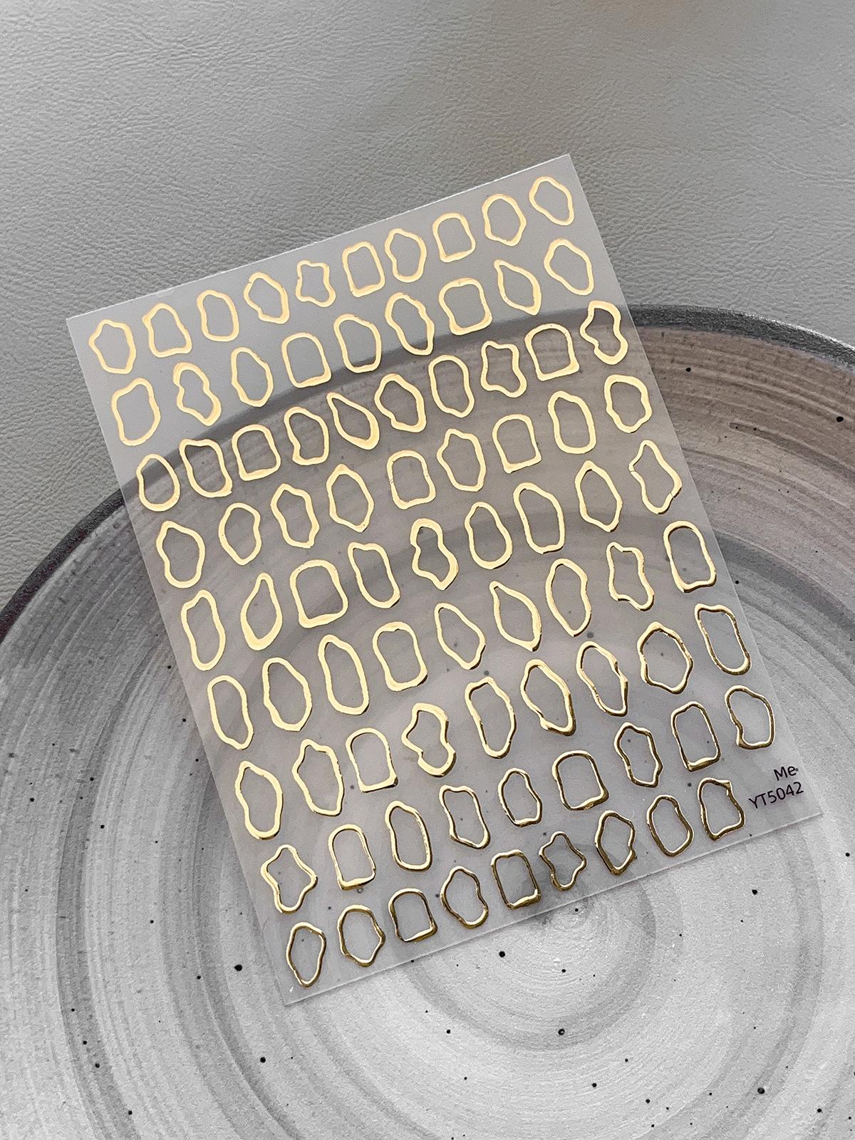 BEPAN 1pcs Hot-Stamped Stripe Minimalist Circle Stickers Gold and Silver Circle Nail Art Decorations Perfect for Valentine s Day Dates