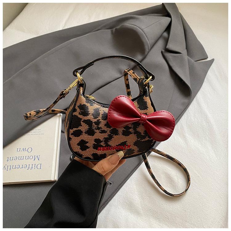 

2025 autumn new bag mini bow messenger bag fashionable and simple foreign style casual diamond shoulder bag цветной печати леопарда