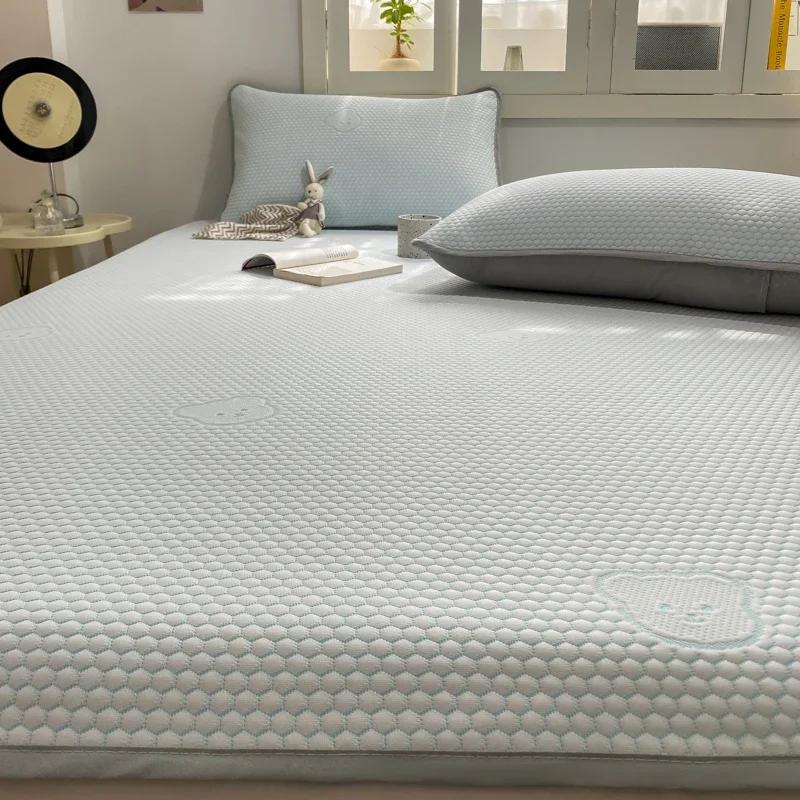 Hot New Product Ice Bean Jacquard Little Ice Bear Series Cold Mat with High Aesthetic Value Ice Bean Soft Mat Bed Sheet