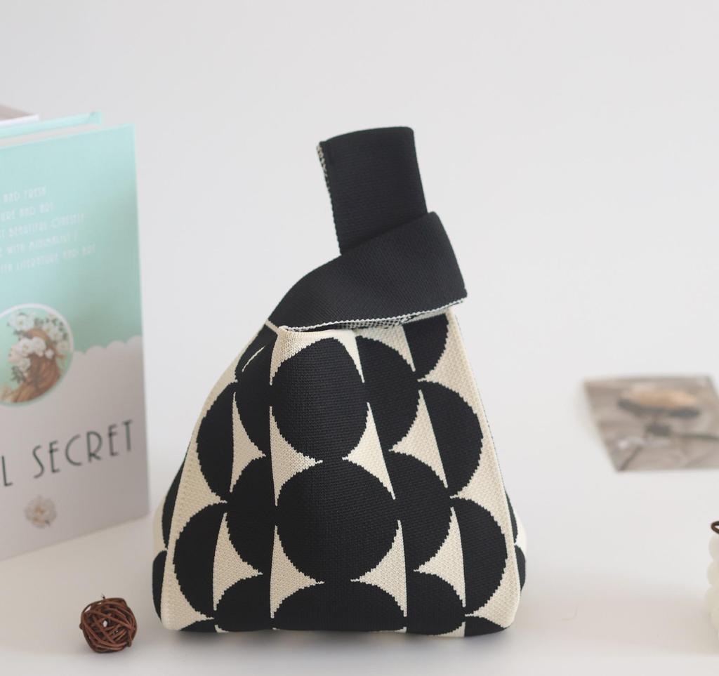 Trending Knitted & Woven Bags: Stylish Handbags, Ladies' Totes, Fashionable Ins Bags, and Souvenir Bags