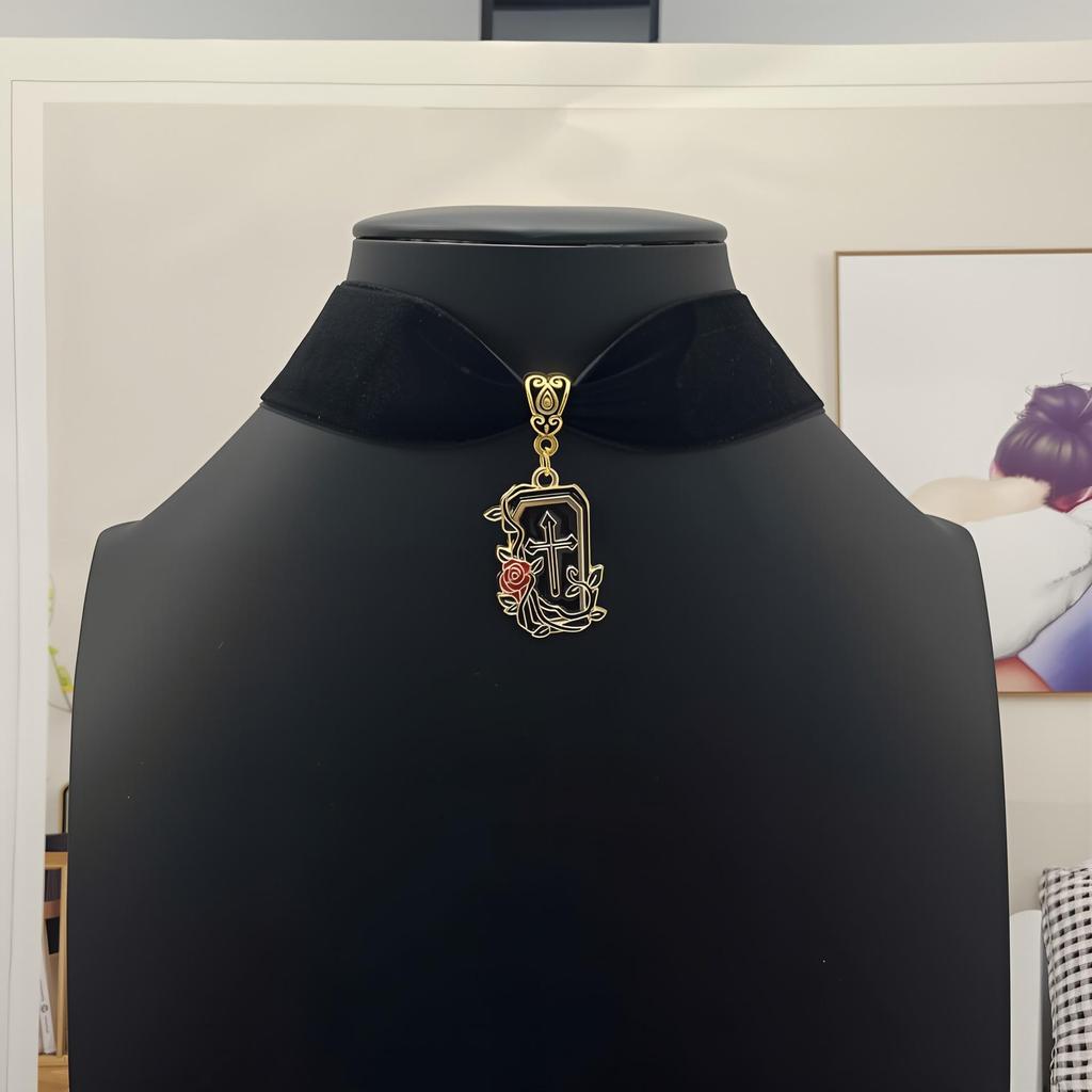 Gothic Winged Skull Heart Pendant Velvet Choker Necklace