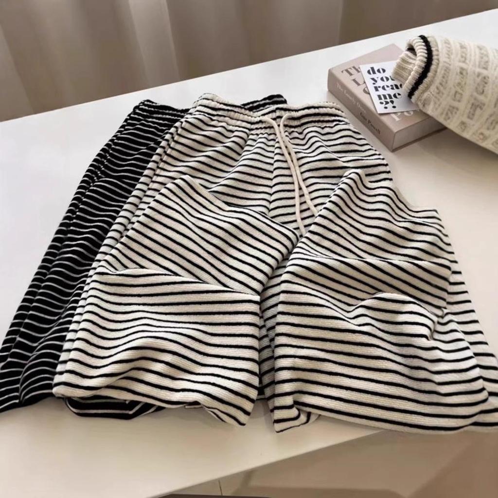 Autumn/Winter Women's Black & White Striped Fleece-Lined Wide-Leg Pants for Slimming Drape, Petite 145-150