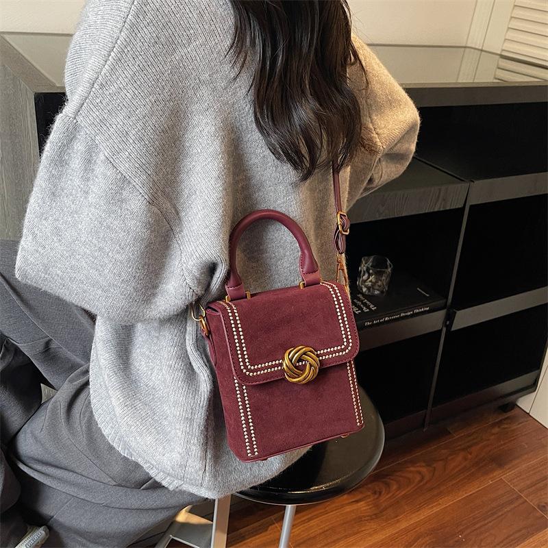 Super Fire Small Bag Women's Autumn and Winter Versatile 2025 New Retro Shoulder Messenger Bag Popular Ins Portable Small Square Bag
