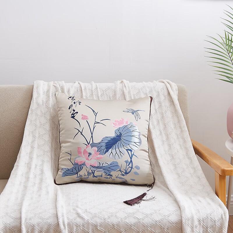 Hengyuanxiang Lotus Brocade Cushion Quilt