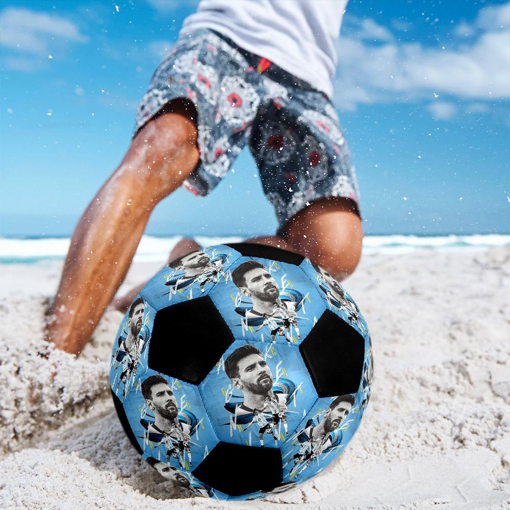 Personalizza la tua foto di un pallone da calcio taglia 5, cucito a macchina, rendendolo il regalo commemorativo perfetto.