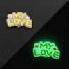 Set Nou de Accesorii Luminoase pentru Pantofi Sandale Tip Croc Decorare Pini Accesorii Pantofi DIY pentru Bărbați Femei Copii Litere Curcubeu Mâncare