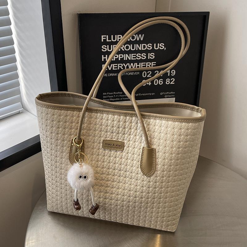 Women's bags, high-end large-capacity bags, autumn and winter new fashionable commuting shoulder handbags, popular woven tote bags