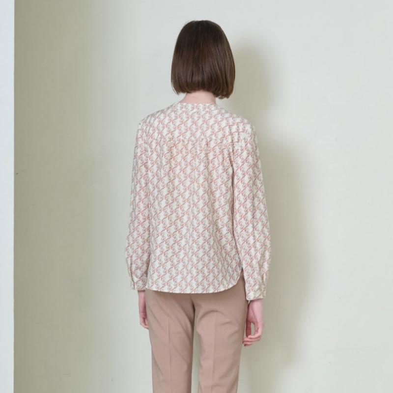 BCBG Chain Print Blouse B4s2b424