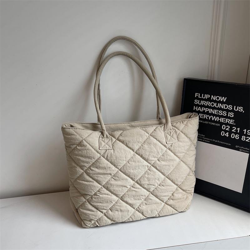 

Осінньо-зимова велика містка полотняна сумка на плече з ромбоподібним візерунком - Універсальна сумка-тоут для жінок білий