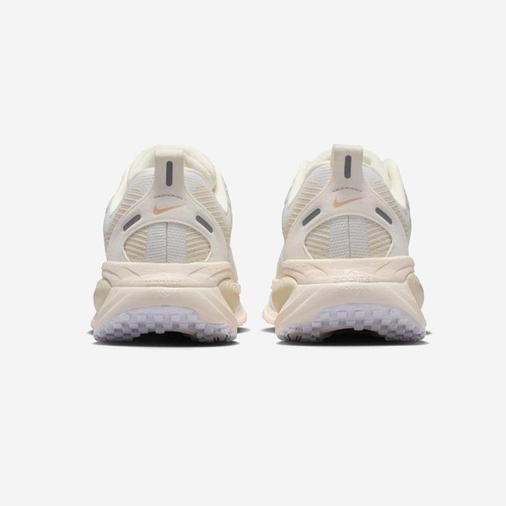 Nike Vomero 18 ESS [IO9915-100]