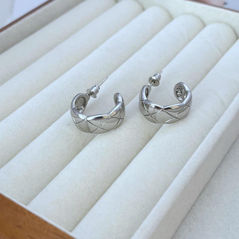 

Chic Luxury Argyle Glossy Semicircle Earrings платиновый