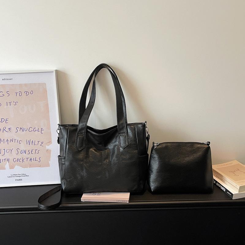 Handbag: A Large-capacity, Simple, Cross-body Bag for Middle-aged Mothers, with A Single Shoulder Strap. чёрный