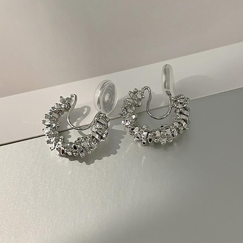 Korean Style Retro Pearl Ear Clip for Women - Mosquito Coil Holder, No Piercing, High-End, Fashionable and Versatile Luxury Earrings