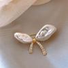 Elegant Pearl Brooch for Women's Suits - High-End Jewelry Pin