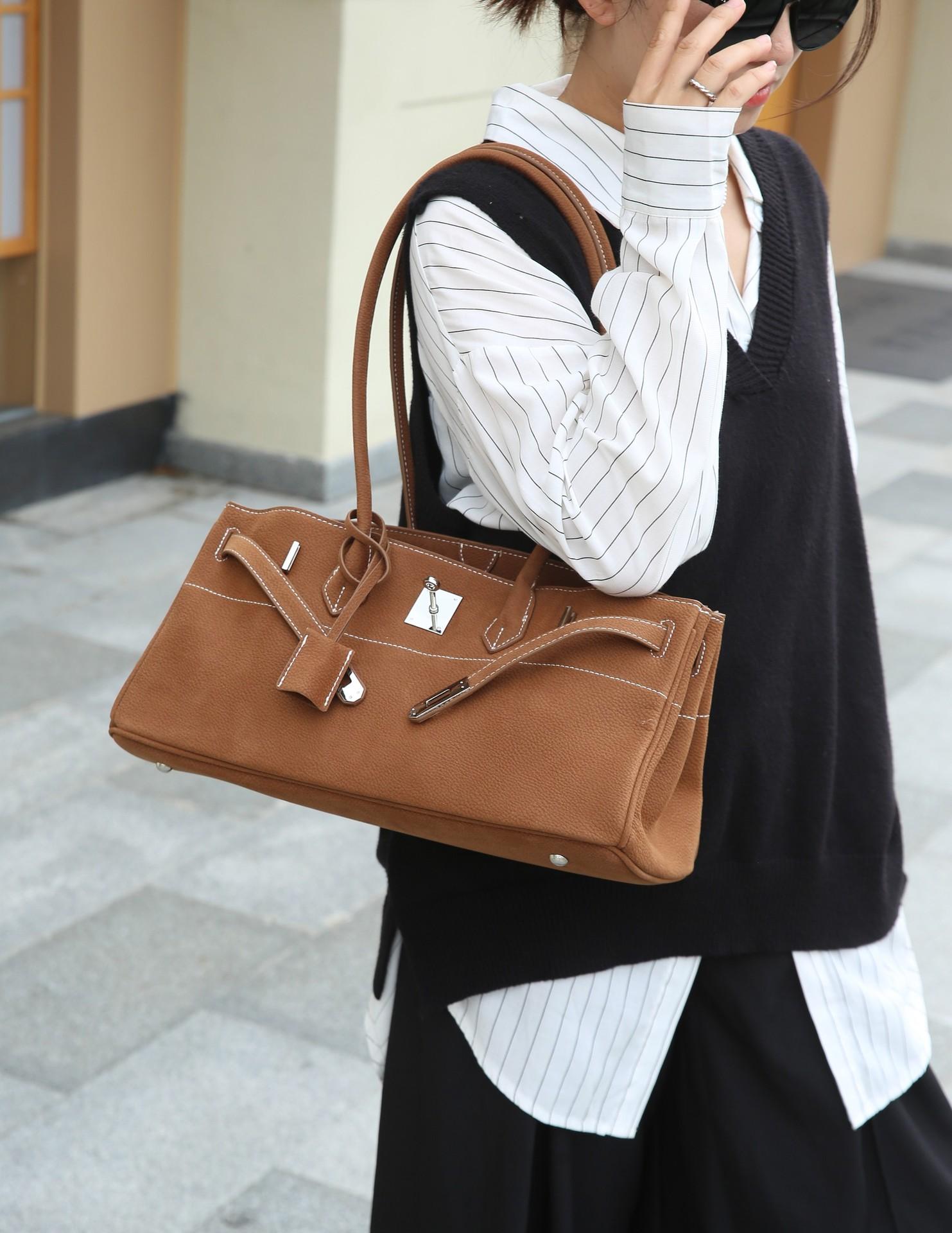 

2025 И Новый Стиль Металлическая Женская Одноплечевая Подмышечная Маленькой Вместимости Высококлассная Сумка-Тоут Большой Вместимости Ручная 39x16x19CM коричневый