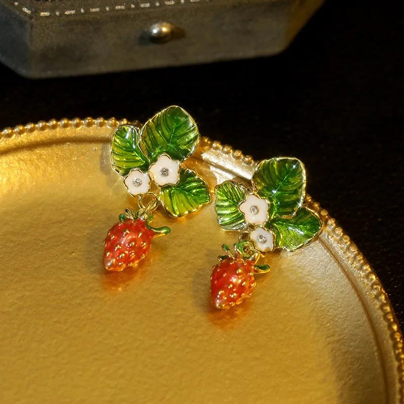 Retro Exaggerated Baroque Love Strawberry Women's Earrings Fashion New Fruit Series Leisure Holiday Jewelry Ear Accessories