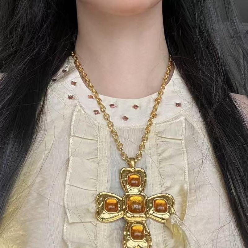 Colier Pandantiv Cruce Metalică Rășină Galbenă Transparentă Stil Retro Lanț Gât Pentru Femei Bărbați Cuplu