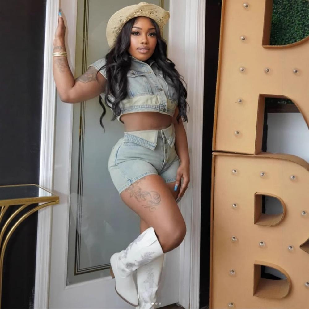 Women's Slim Fit Two Piece Outfit Three Quarter Sleeve Crop Denim Top High Rise Denim Shorts Streetwear Matching Tracksuit