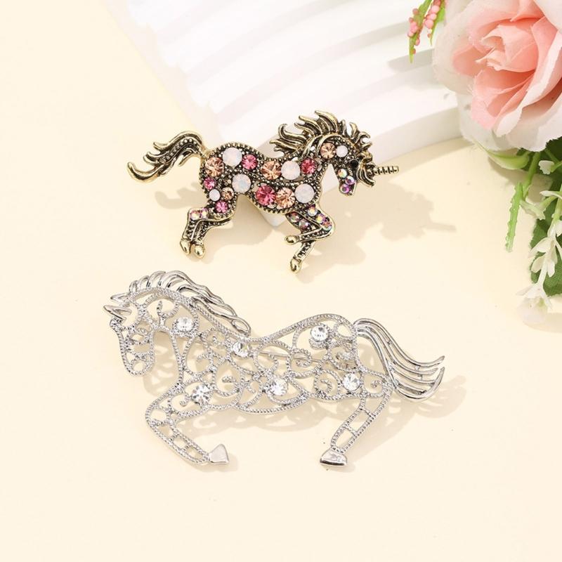 Unique Brooch Pin Horse Badge Beautiful Pin Alloy Texture Fashion Accessory Suitable for Clothing and Bag Decorating