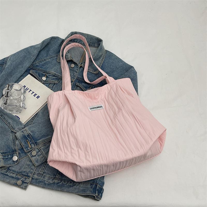 

Повседневная универсальная сумка-тоут в стиле ленивого ветра 2025 новая нишевая простая корейская студенческая сумка через плечо большой вместимости для поездок на работу розовый