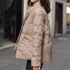 Winterjacke für Damen mit geprägter Daunenpolsterung, kurze, modische Stehkragenjacke aus leichter Baumwolle