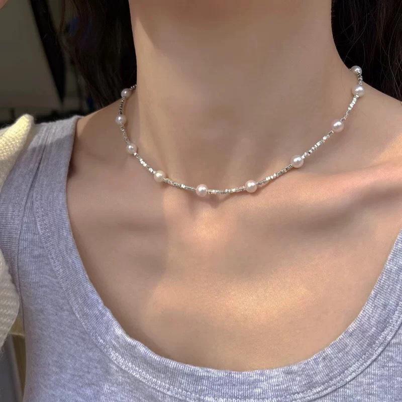 Elegancki Perłowy Choker z Gipsówką: Luksusowy Modny Naszyjnik Damski